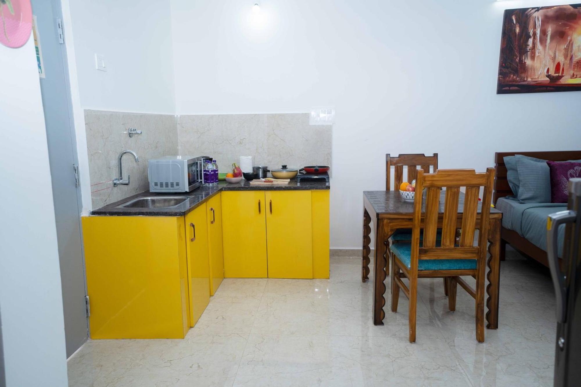 Yellow Bells Studios And Suites Gachibowli Eksteriør bilde