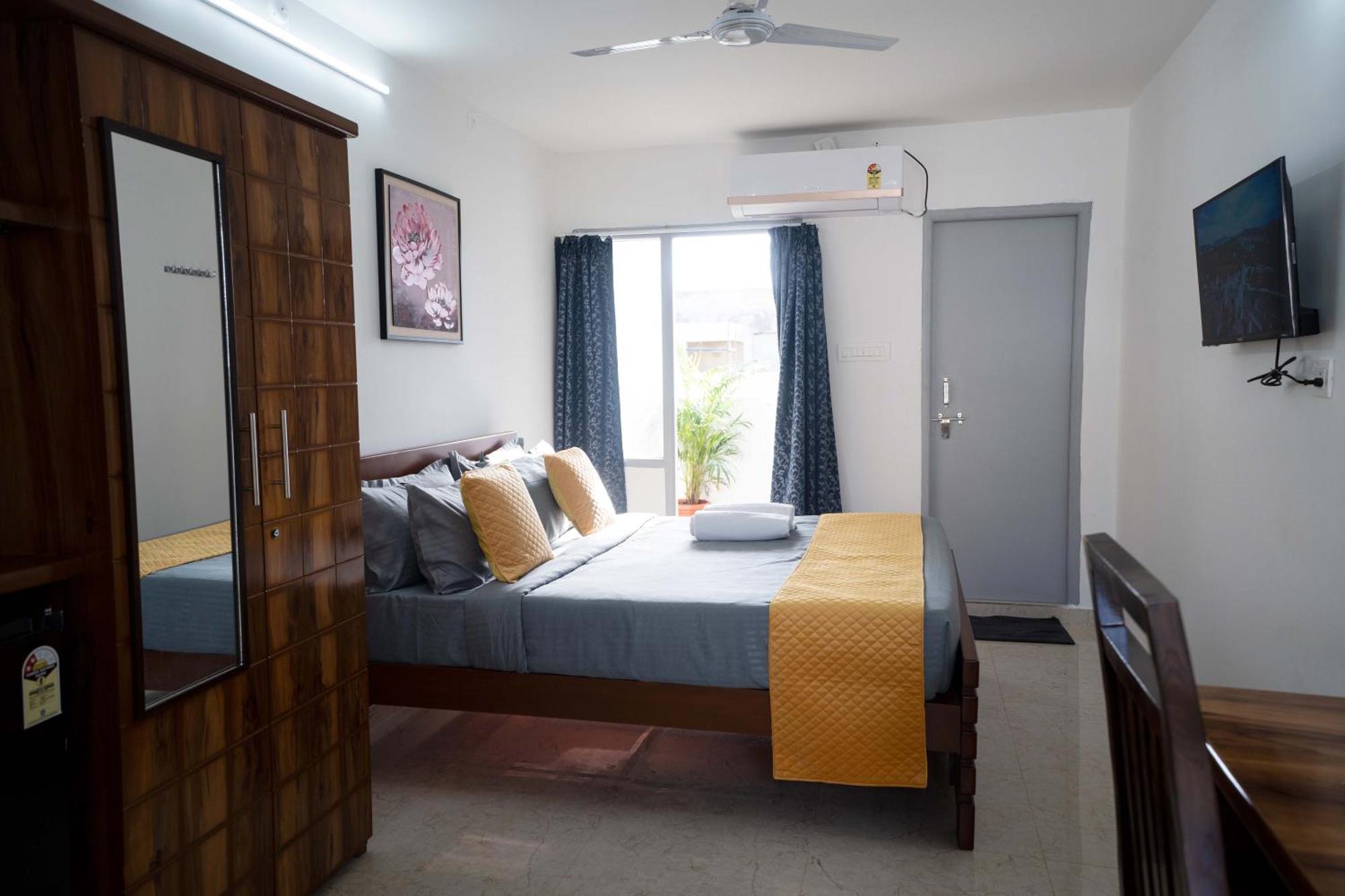 Yellow Bells Studios And Suites Gachibowli Eksteriør bilde